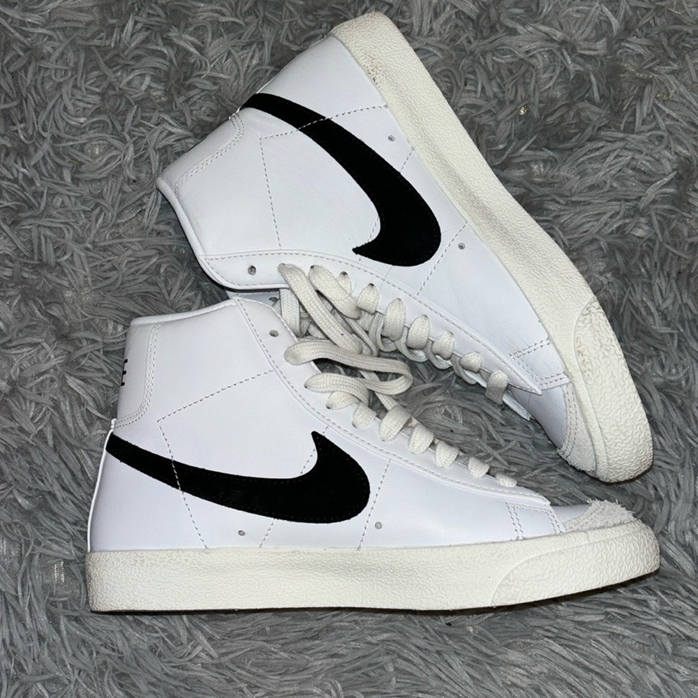 Nike Blazer Mid 77 | Size 6 in Women's